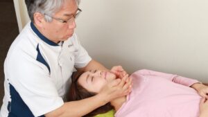 短時間で改善！揉まない簡単肩コリ解消法！